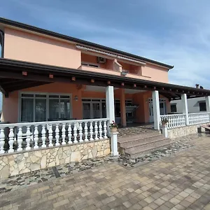 Kimm Apartman